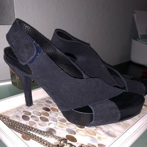 Pedro Garcia crías over suede sandal